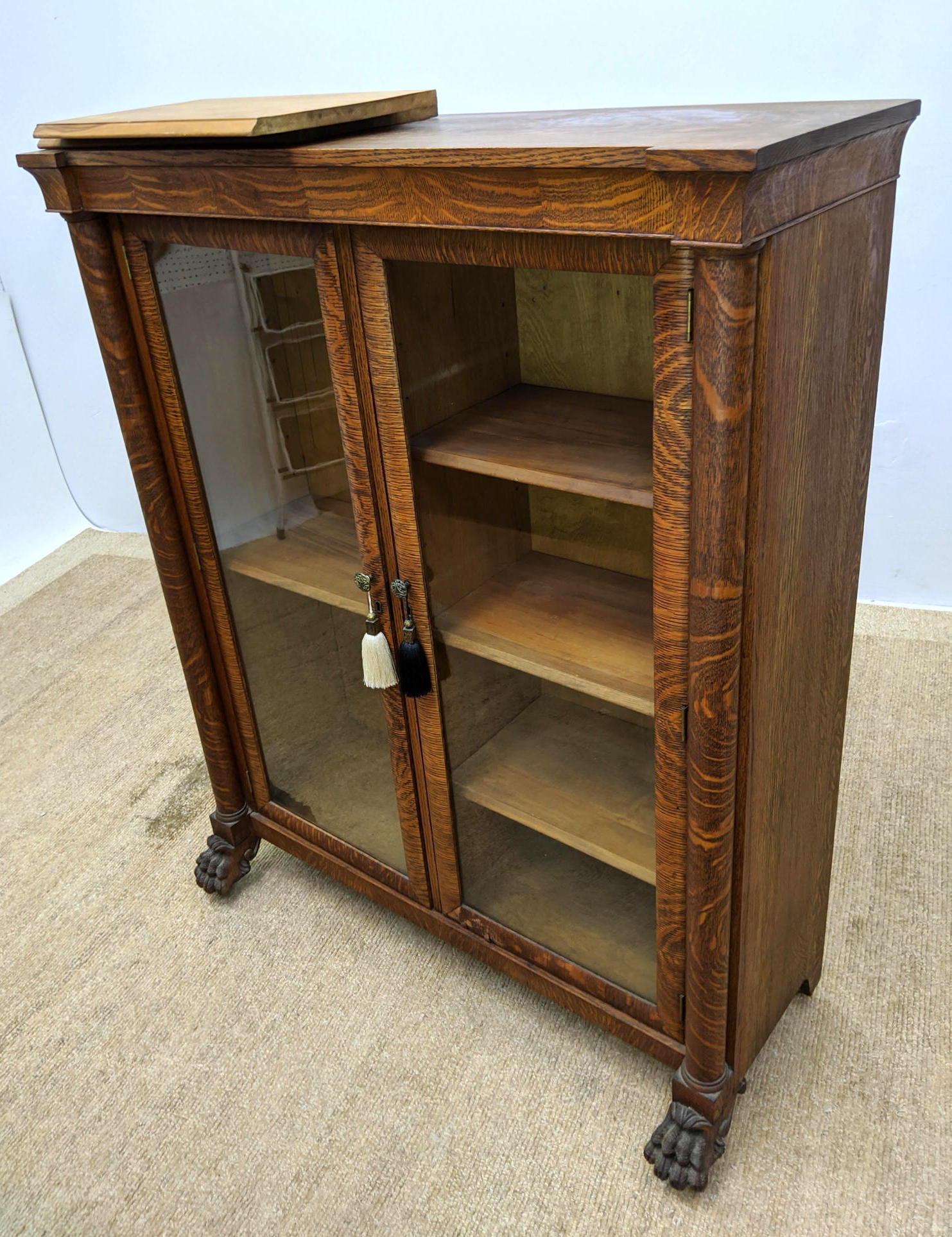 Antique Oak Bookcase. Columns and Carved Paw Feet. Glas (1 of 15)