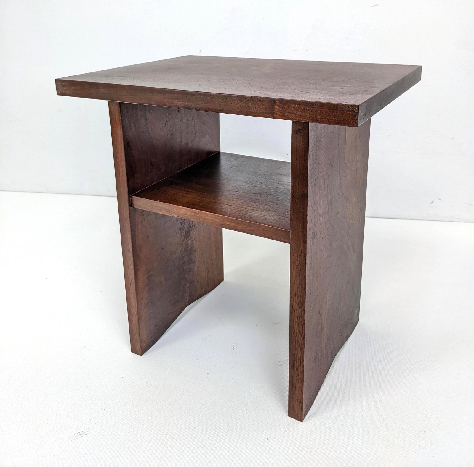 GEORGE NAKASHIMA American Walnut Side Table. Beautiful: GEORGE NAKASHIMA American Walnut Side Table. Beautiful grained black walnut. Small lower shelf. Note: This item and all the George Nakashima items from lot 695 though 742 were acquired from the estate