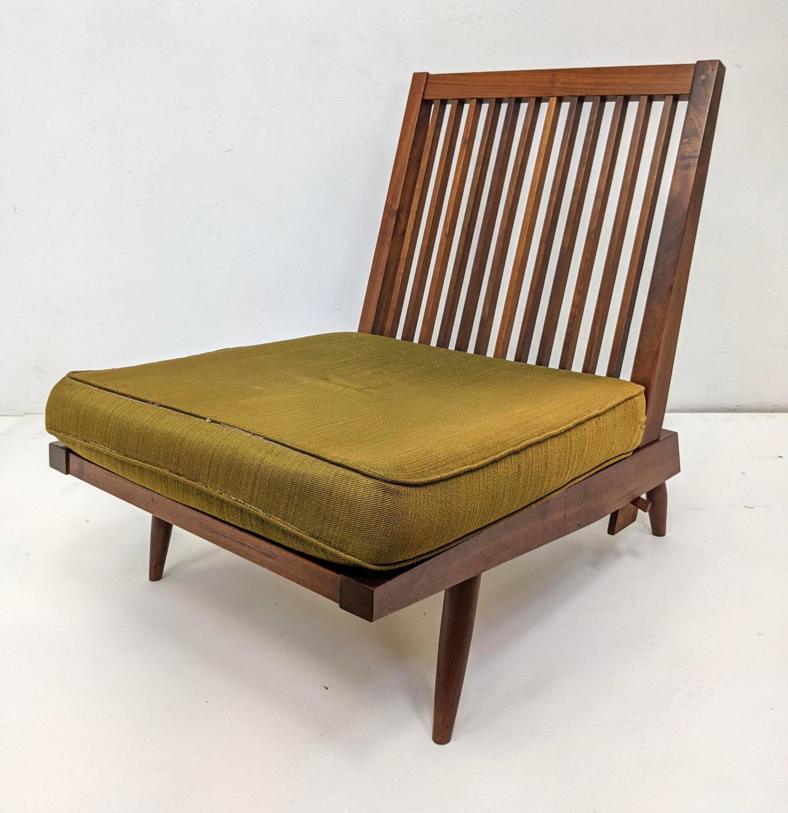 Original GEORGE NAKASHIMA Walnut Lounge Chair. Angle Sl: Original GEORGE NAKASHIMA Walnut Lounge Chair. Angle Slat Back. Has cushions. Note: This item and all the George Nakashima items from lot 695 though 742 were acquired from the estate of Katherine Mezg