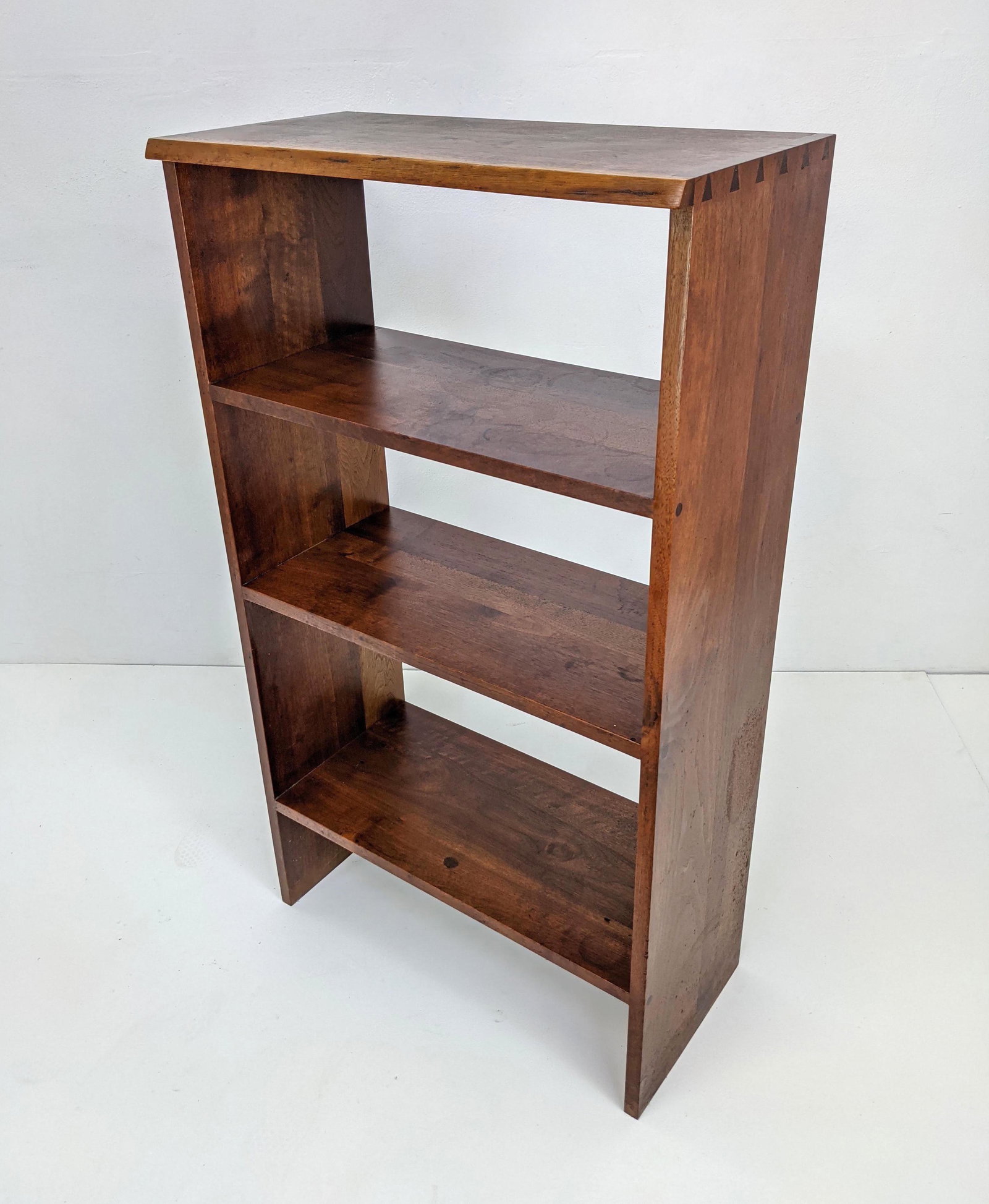 GEORGE NAKASHIMA American Walnut Bookcase. Free Edge W: GEORGE NAKASHIMA American Walnut Bookcase. Free Edge Walnut Top with corner dovetail details. Note: This item and all the George Nakashima items from lot 695 though 742 were acquired from the estate o