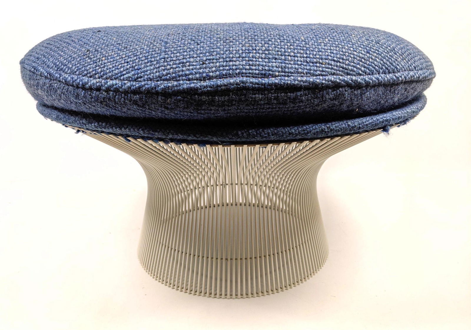 WARREN PLATNER for KNOLL Footstool. Iconic Modern Desig: WARREN PLATNER for KNOLL Footstool. Iconic Modern Design Ottoman with Cushion Seat. White enamel finish. Knoll International label. Repainted.-- Dimensions: H: 15 inches: W: 25 inches: D: 25 inches --