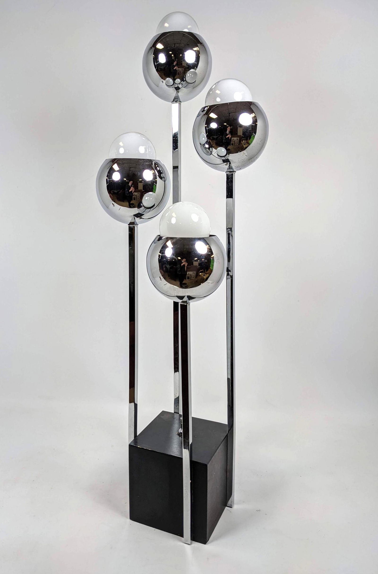 Mid Century Modern 4 Ball Table Lamp. Chrome with wood: Mid Century Modern 4 Ball Table Lamp. Chrome with wood base.-- Dimensions: H: 36 inches: W: 11 inches: D: 11 inches ---
