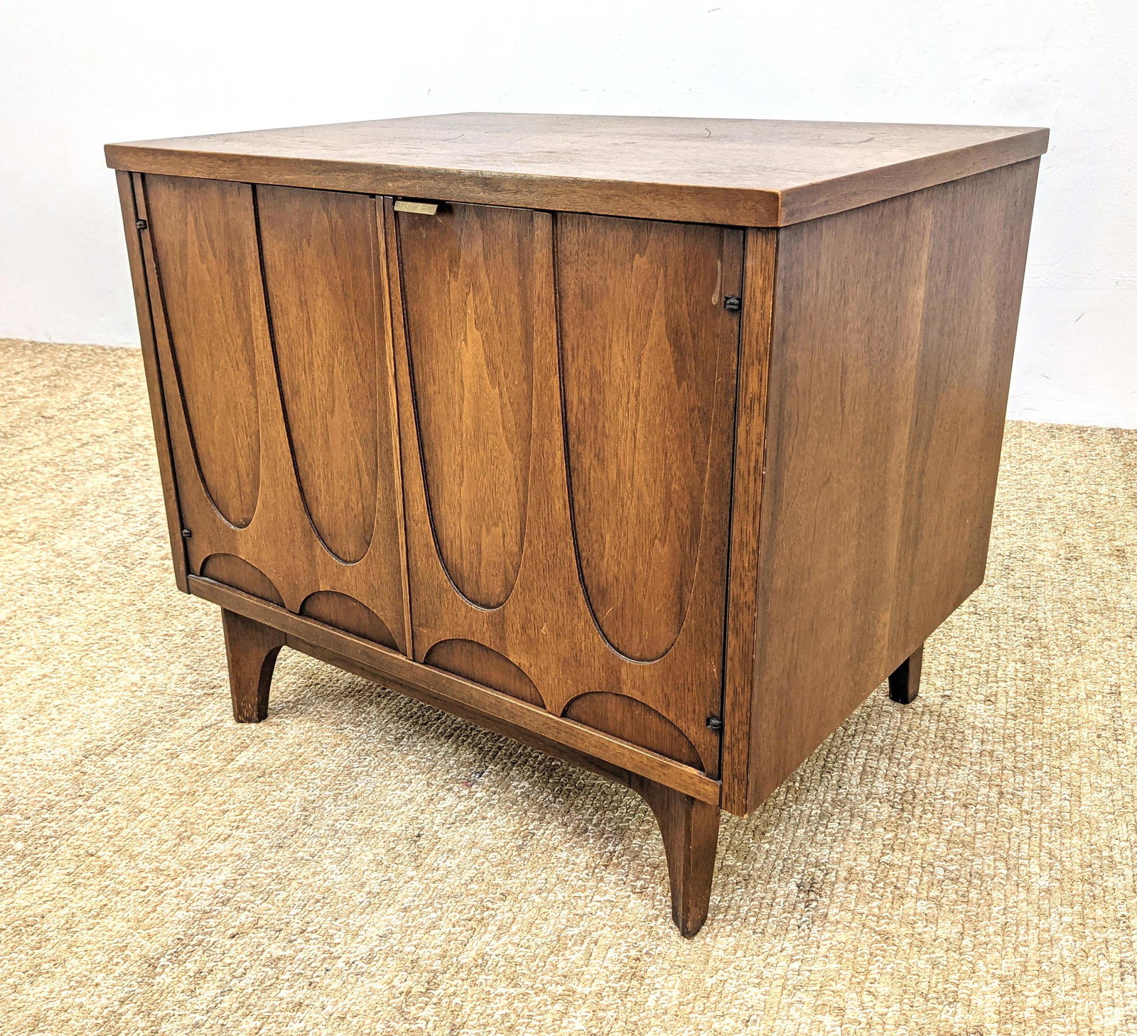 American Modern Walnut Night Stand Side Table. (1 of 14)