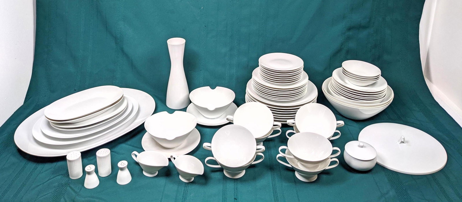 ROSENTHAL White Porcelain China Dinner Dish Set. (1 of 18)