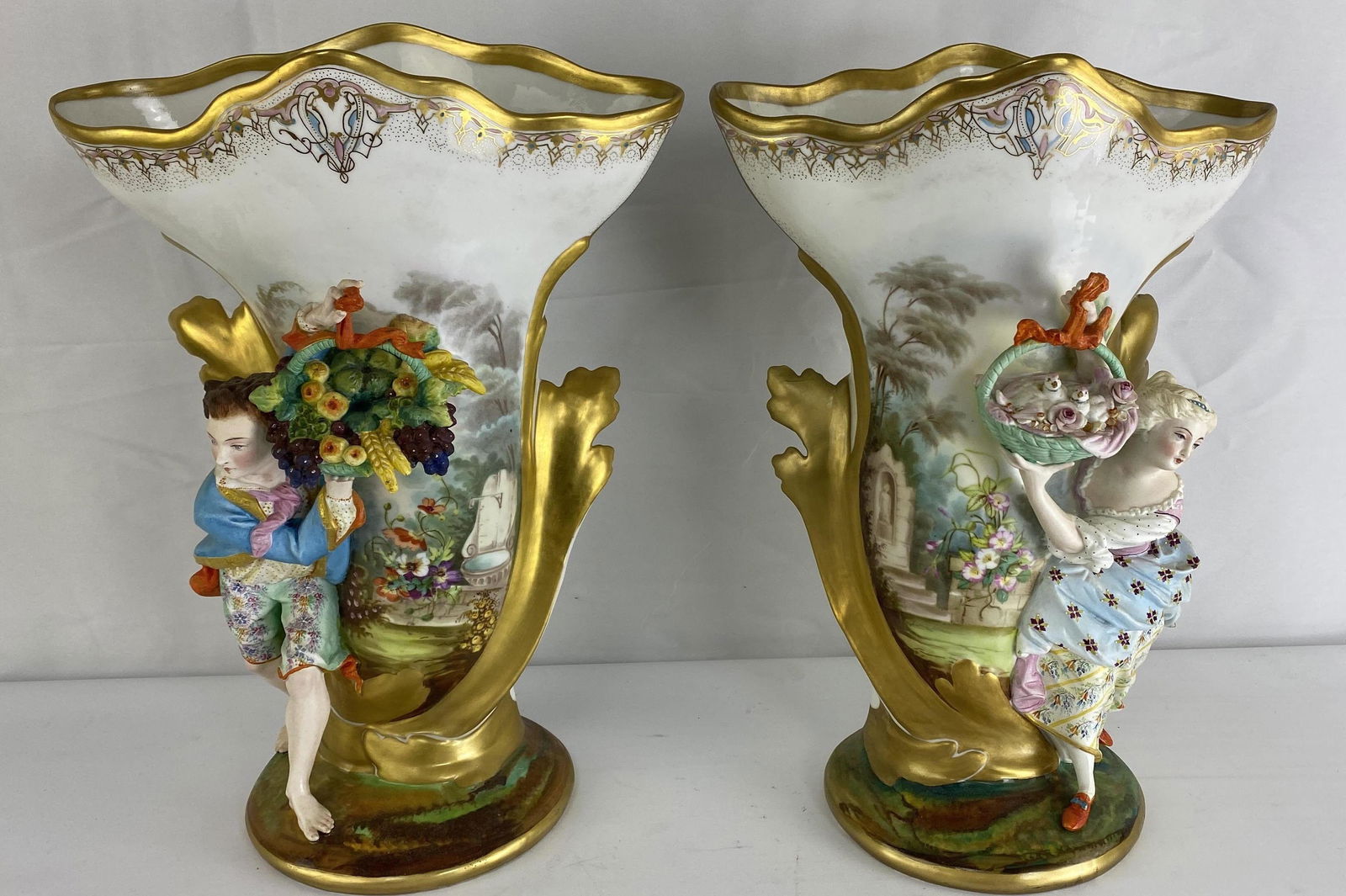 Pr Old Paris Porcelain  Vases with people on them. Unma (1 of 11)