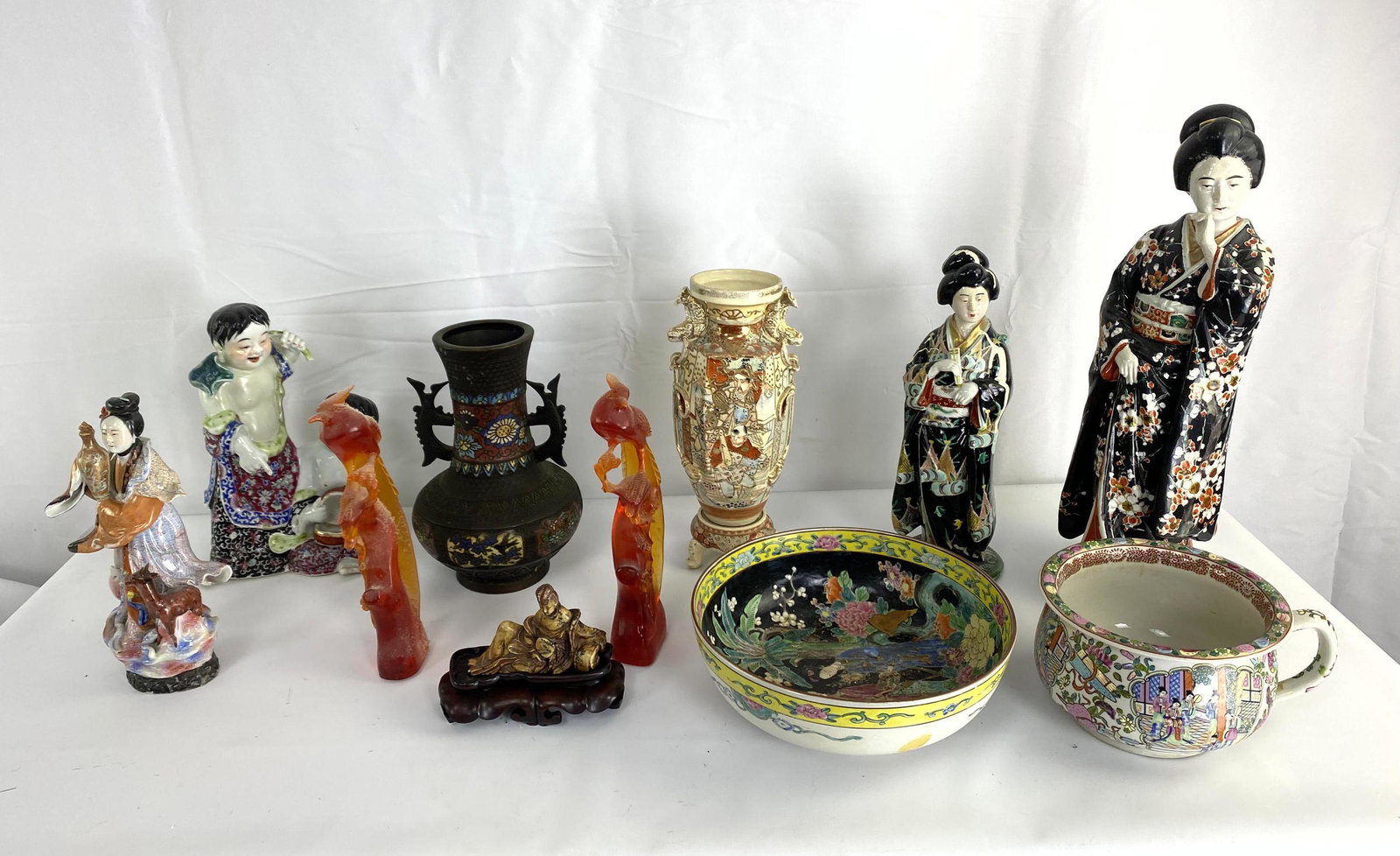 10pc Asian Lot. Porcelain figures, bowls, vases, etc. M (1 of 20)