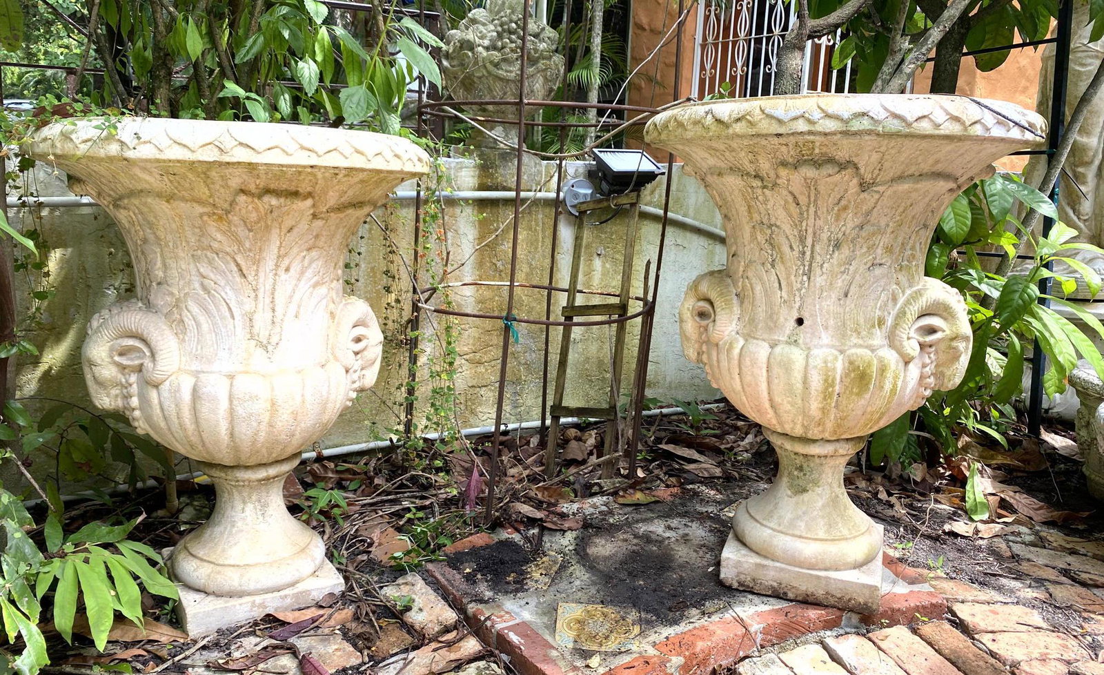 2pc Cast stone Large Cement Ram Garden Planter (1 of 16)