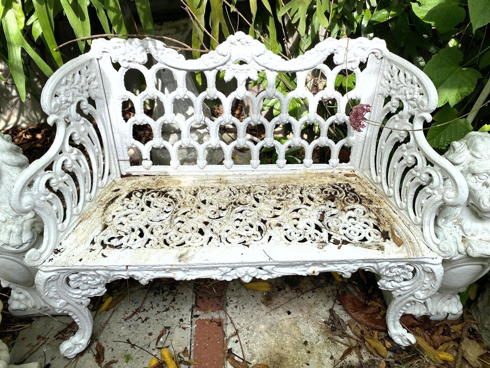 Cast Iron Garden Settee Bench. (1 of 7)