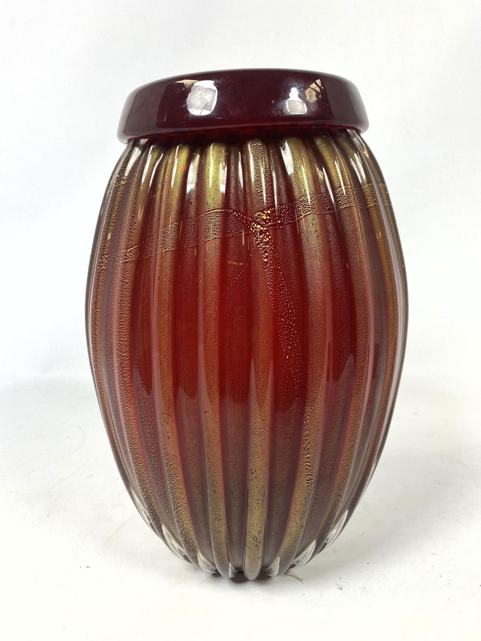 TOSO MURANO glass Ribbed vase. Ruby with gold flecks. (1 of 9)