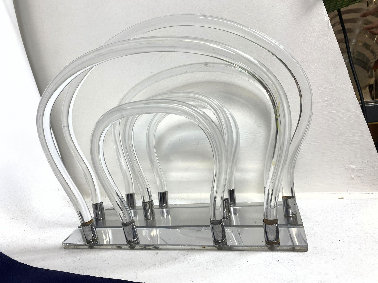 Dorothy Thorpe style Lucite Rod Magazine Rack. Modernis (1 of 7)