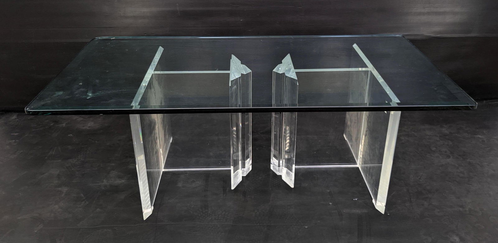 LES PRISMATIQUES Coffee Cocktail Table. Lucite and glas (1 of 11)