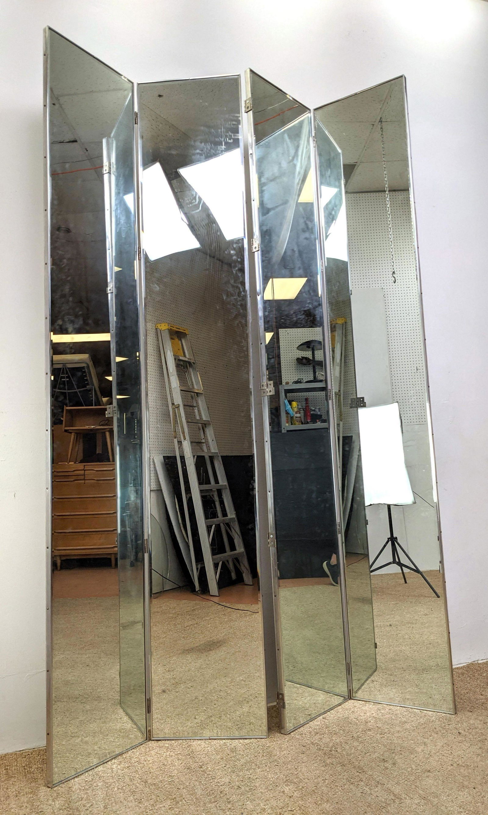 Decorator 4 Panel Mirrored Folding Screen Room Divider. (1 of 6)