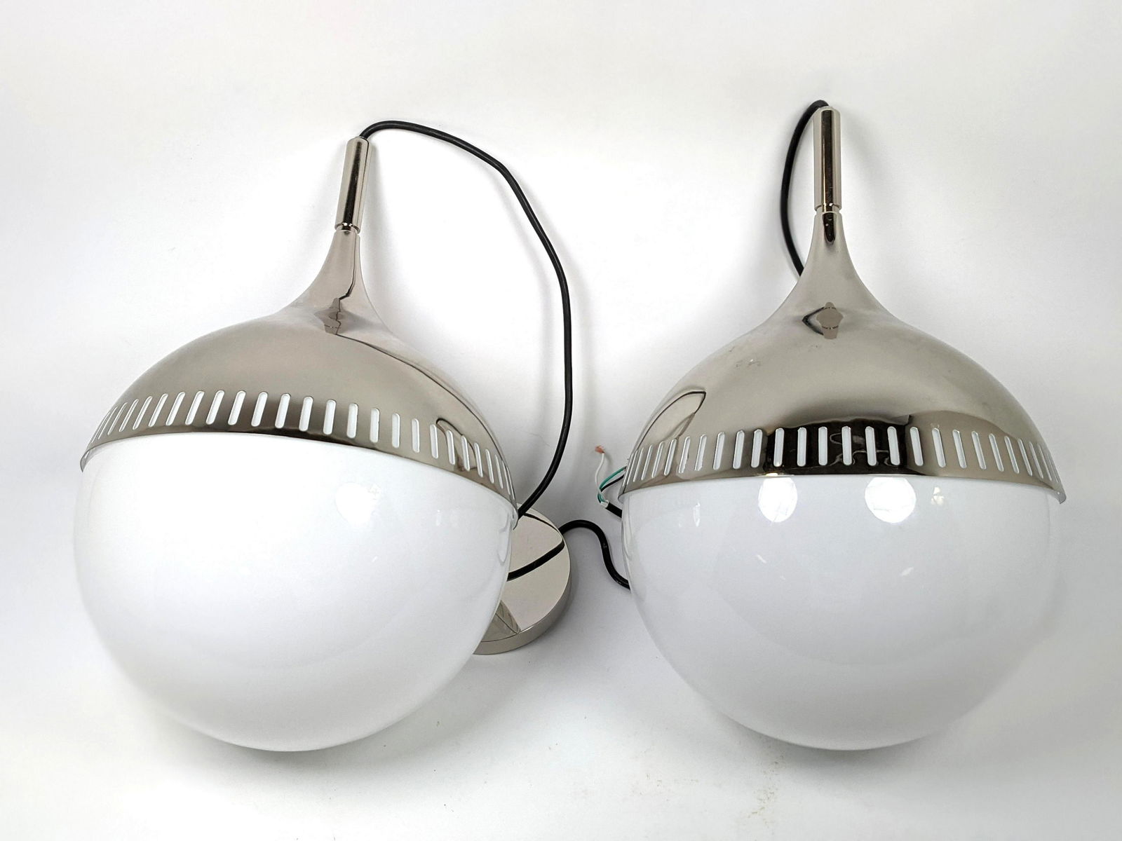 Pr Round Milk Glass Shade Hanging Pendant Lights. Chrom (1 of 7)