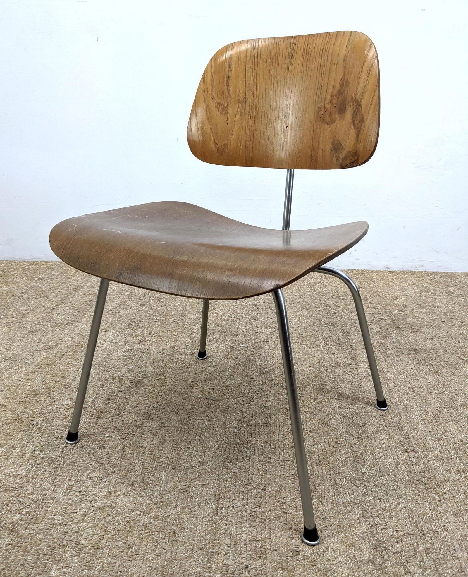 EAMES Herman Miller DCM chair. (1 of 18)