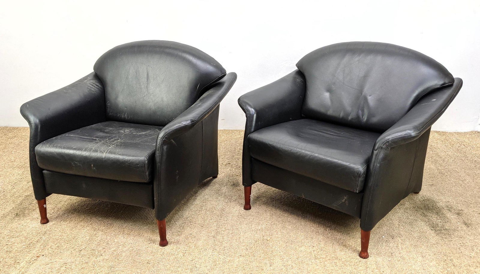 Pair decorator Leather Lounge Chair. (1 of 17)