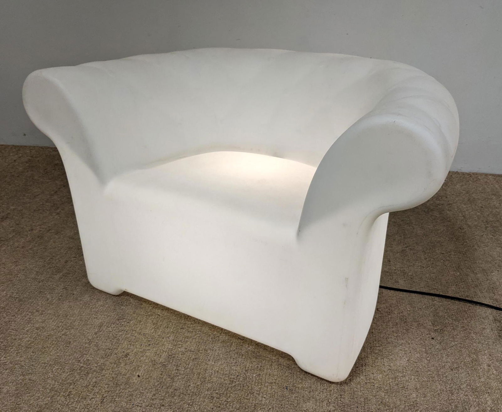 SERRALUNGA Light Up Seat Plastic Lounge Chair. DESIGN W (1 of 20)