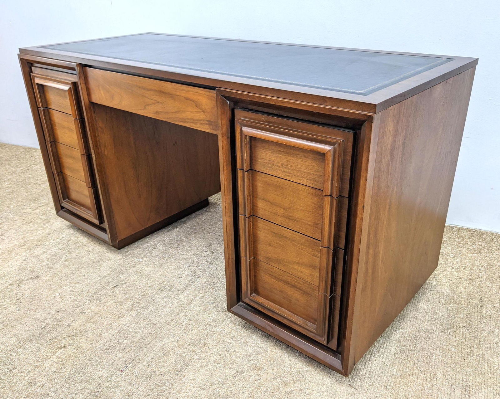 Mid Century Modern Knee Hole Writing Desk and Chair. Bl (1 of 19)