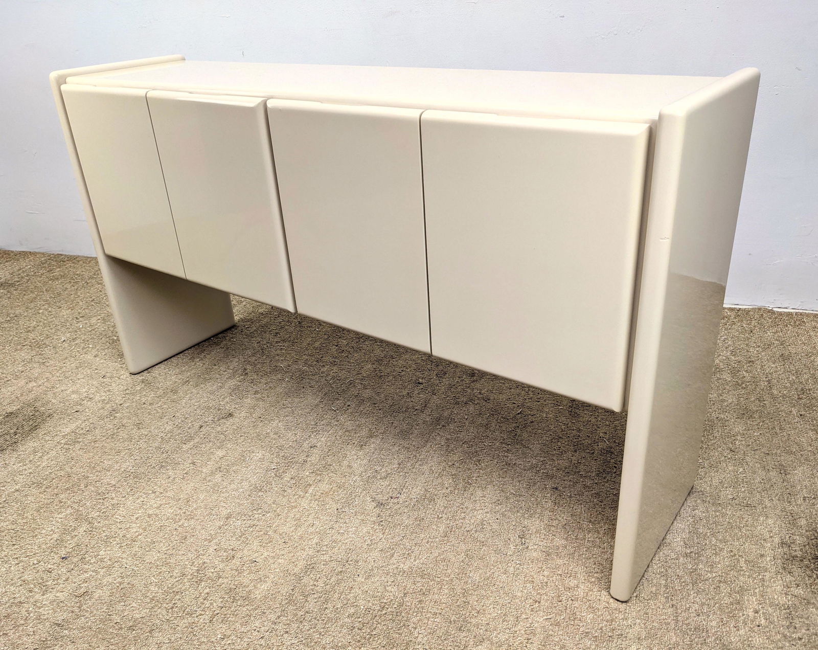 THAYER COGGIN White Lacquer Sideboard Credenza Cabinet. (1 of 15)