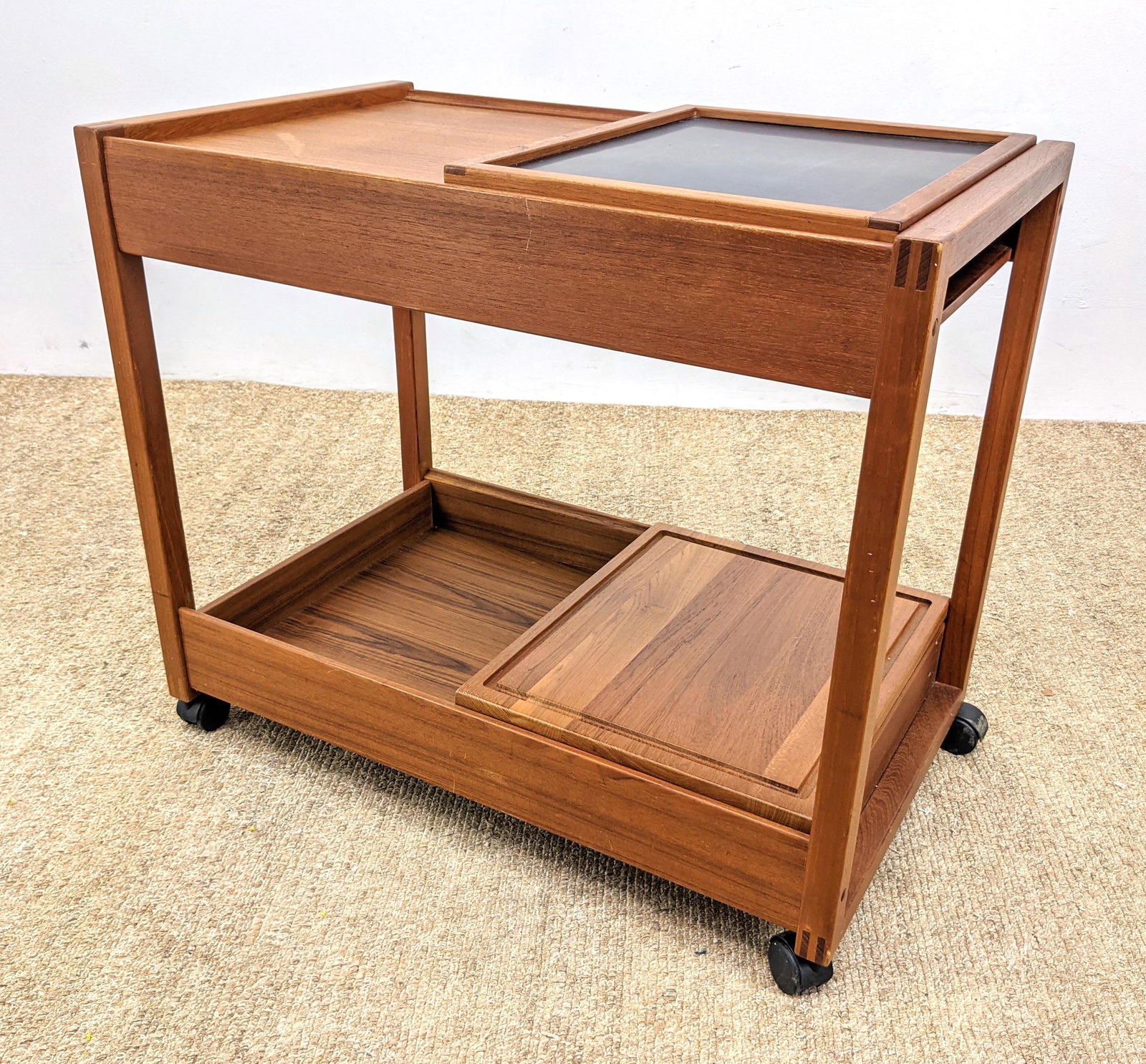Danish Modern Teak Rolling Serving Bar Cart. Sliding Tr (1 of 14)