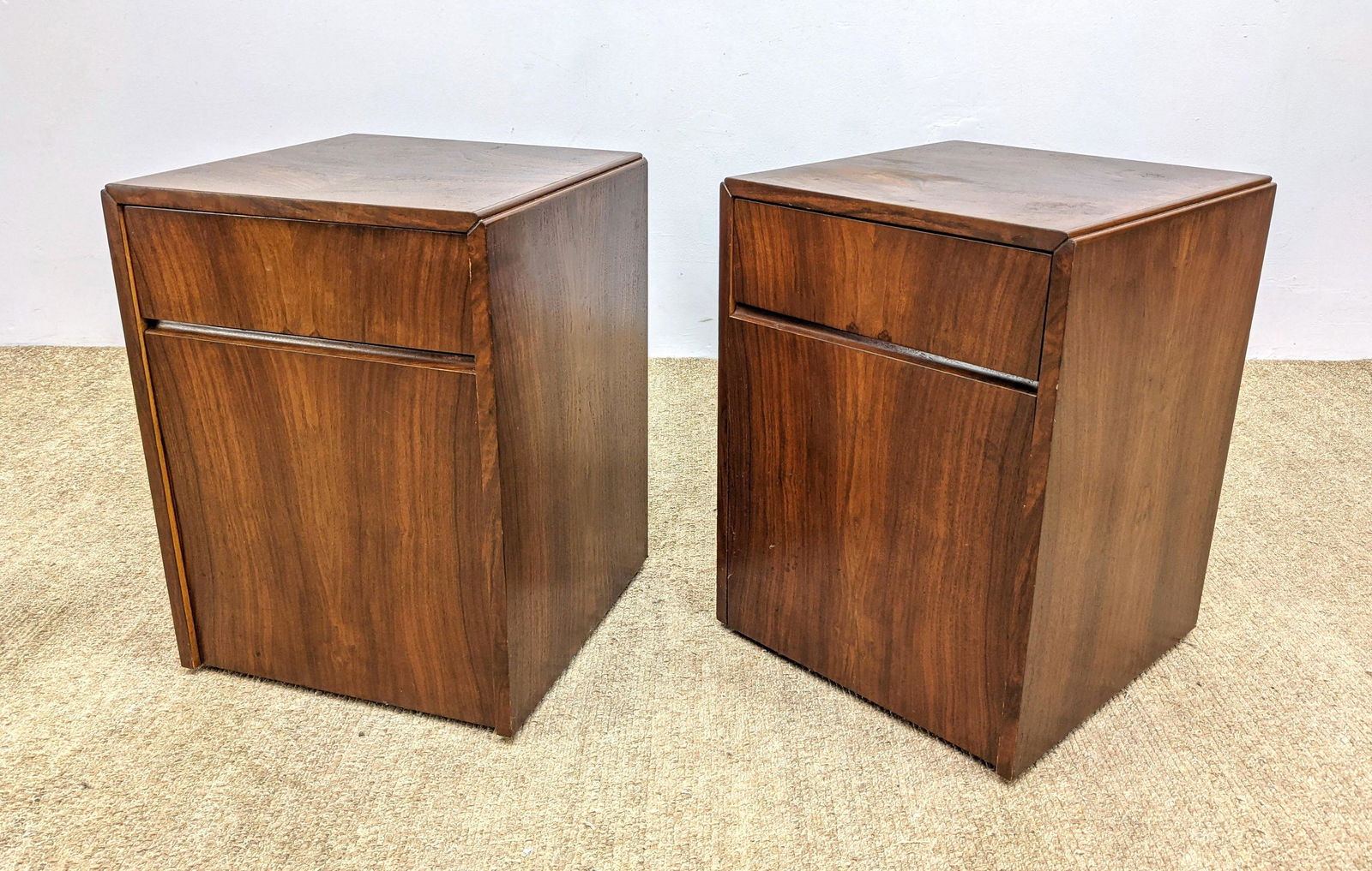 Pair American Modern Side Table Night Stands. (1 of 14)