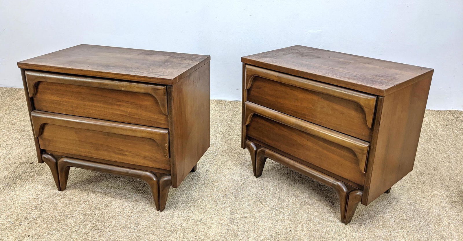Pr American Modern Walnut Night Stands Tables. Sculptur (1 of 13)