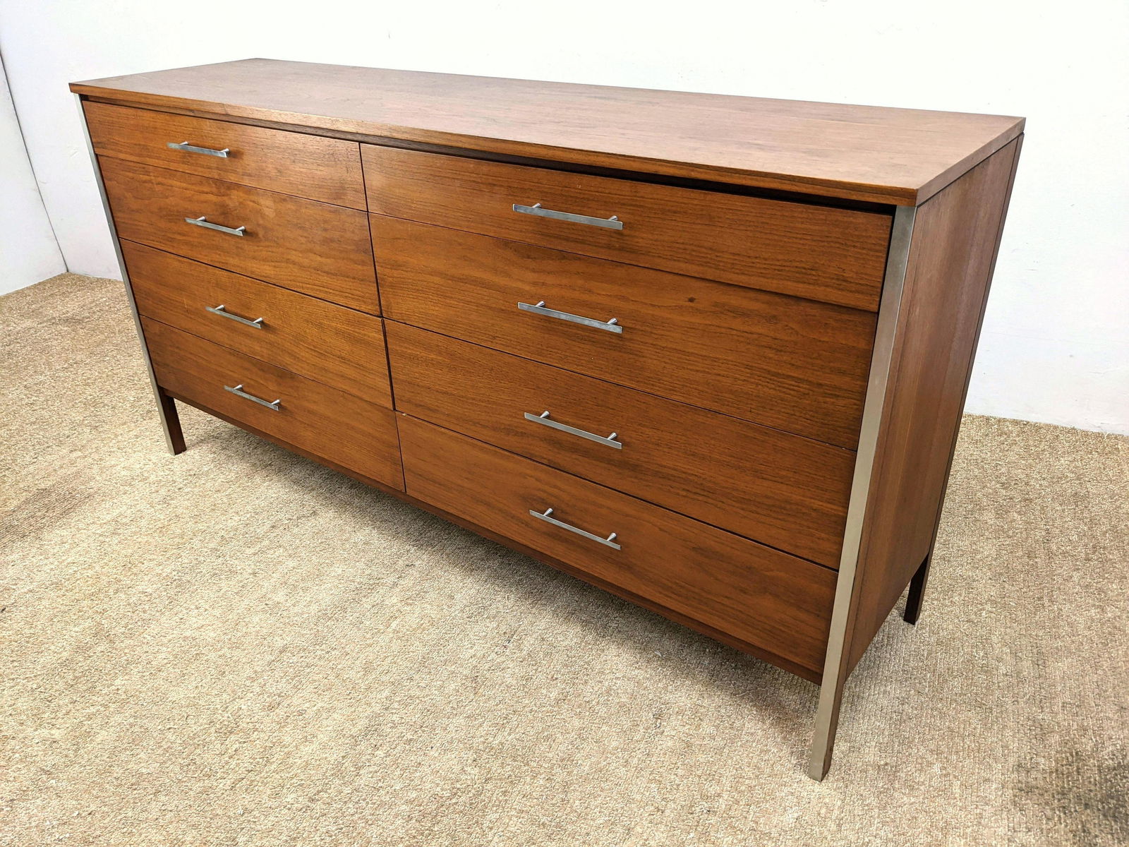 Paul McCobb Low Chest Dresser. (1 of 15)