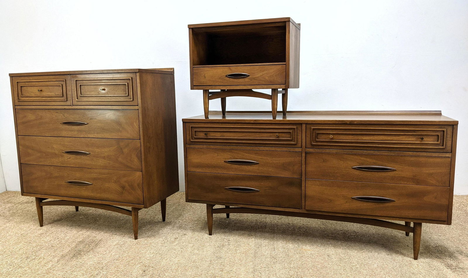 3pc Broyhill Premier Bedroom Set. Tall Chest, Low Dress (1 of 20)