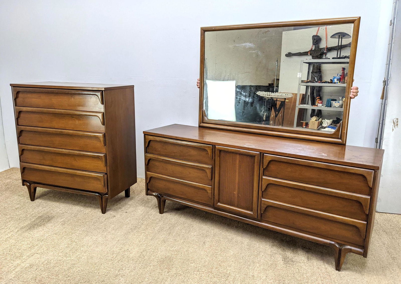 3pc BASSETT American Modern Walnut Bedroom Set. . High (1 of 17)