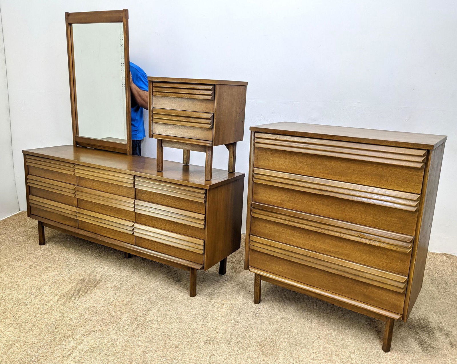 4pc BASSETT American Modern Bedroom Set. High & Low Dre (1 of 19)