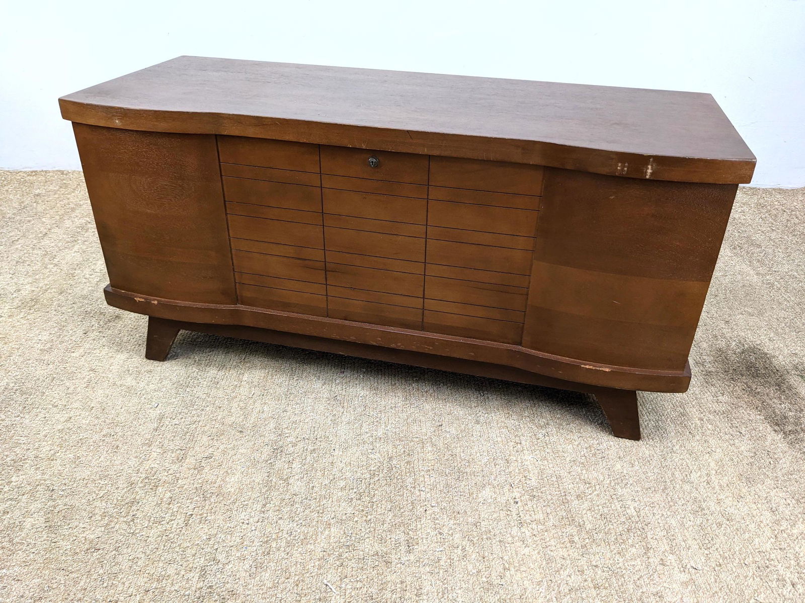 Lane Cedar Chest.: Lane Cedar Chest.-- Dimensions: H: 23.5 inches: W: 47 inches: D: 18 inches ---