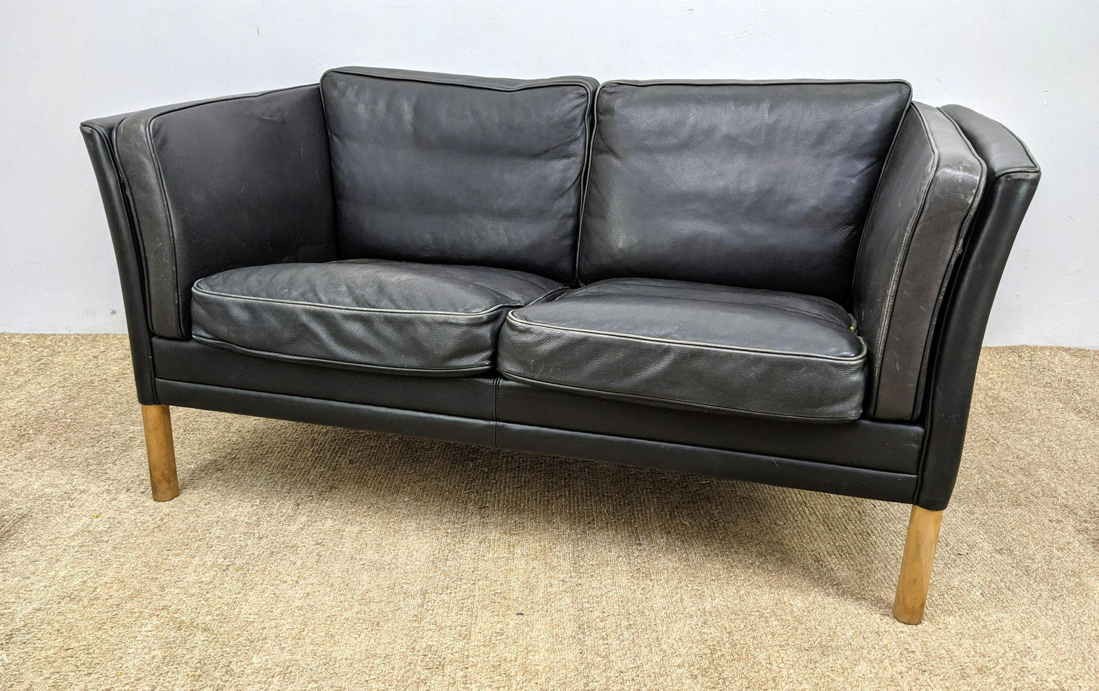 After BORGE MORGENSEN Black Leather Love Set Sofa. Mode (1 of 12)