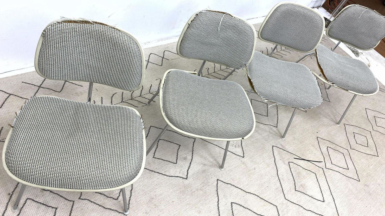 Set 4 Herman Miller DCM Dining Chairs. (1 of 10)