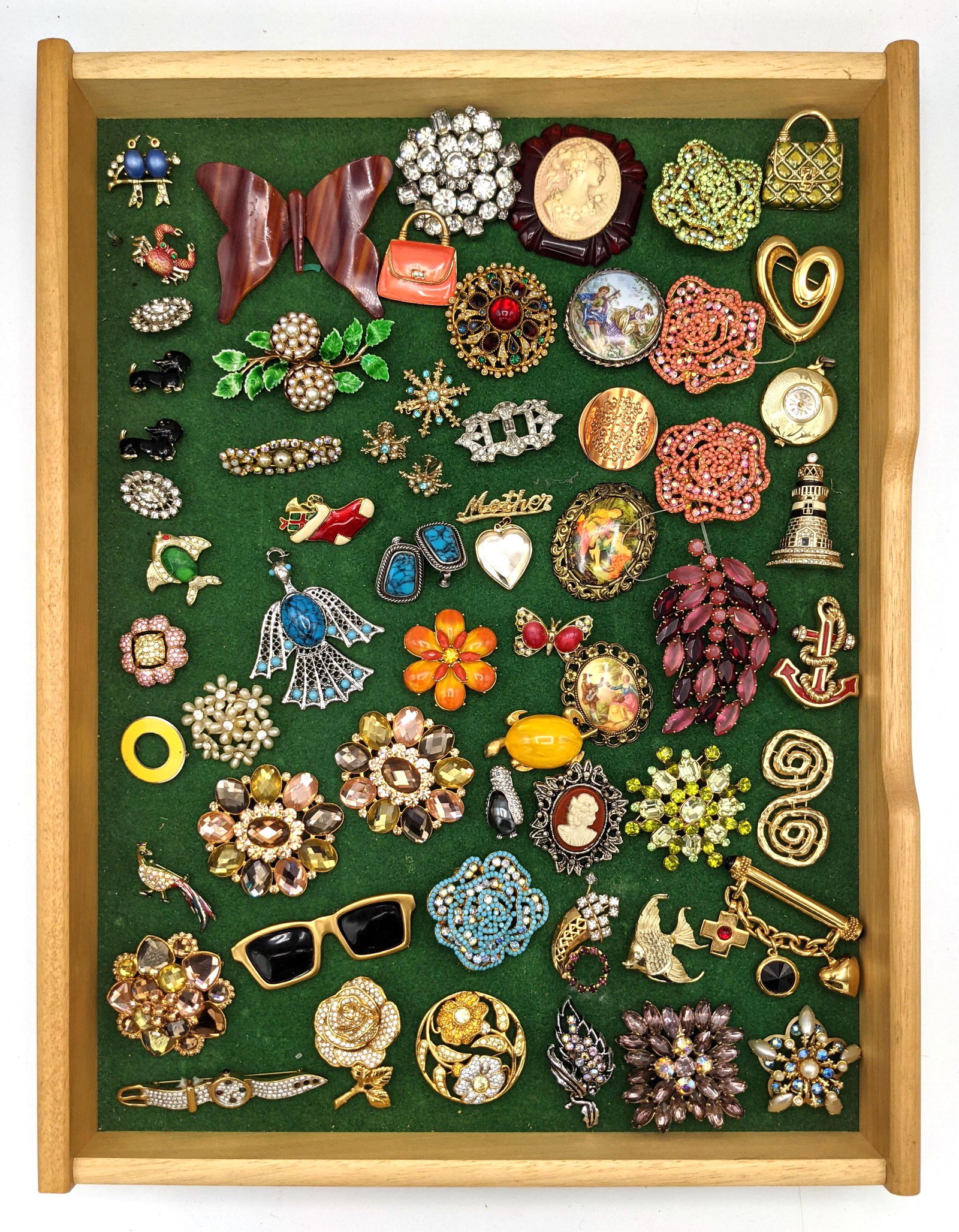 Collection of Costume Jewelry Pins Brooches. Some signe (1 of 18)