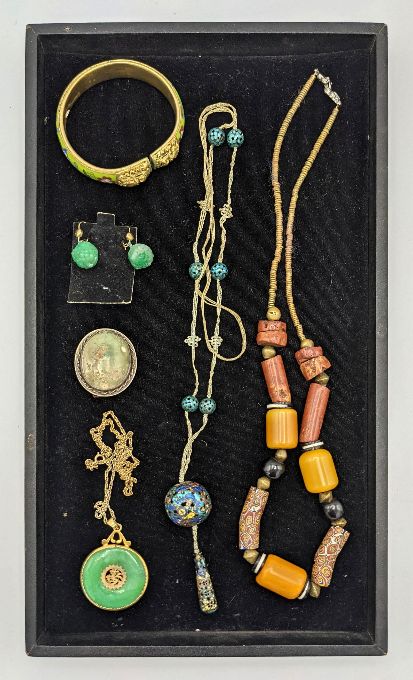 6pcs Mainly Asian Jewelry. Necklaces bracelet etc.: 6pcs Mainly Asian Jewelry. Necklaces bracelet etc.-- Dimensions: ---