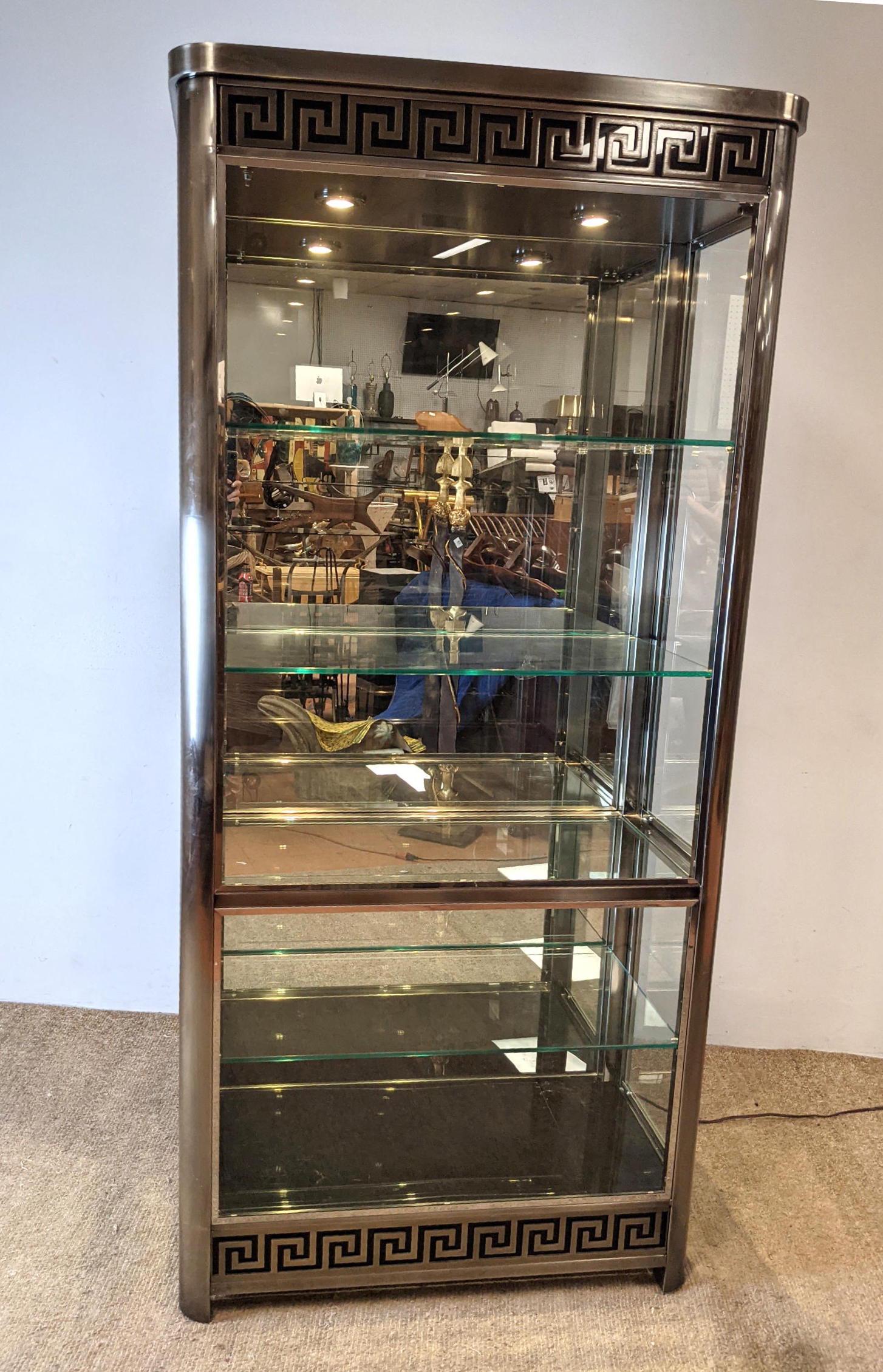 DESIGN INSTITUTE OF AMERICA Curio Display Cabinet. Gree (1 of 16)