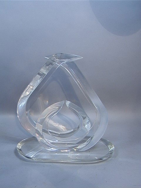 Lucite Acrylic VAN TEAL Sculpture. Two sweeping c: Lucite Acrylic VAN TEAL Sculpture. Two sweeping curves on base. Signed. Dimensions: H: 19 inches: W: 18 inches: D: 10.75 inches Condition (General): Some internal crazing.Please contact us with specif