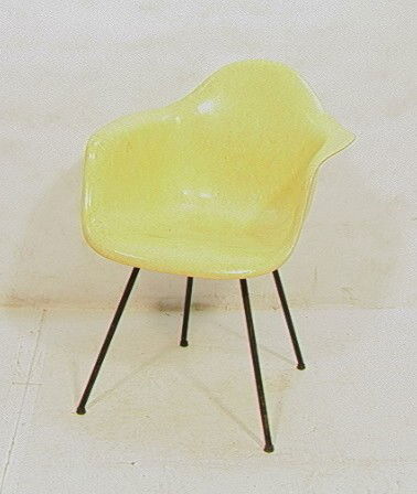 DAX Charles EAMES Rope Edge Fiberglass Chair Ylow: Early Charles EAMES Rope Edge Fiberglass Shell Chair. Pale Yellow Color. Paper Zenith Label. Dimensions: H: 31.5 inches: W: 24.5 inches: D: 28 inches Condition (General): Complete and in Very Good Con