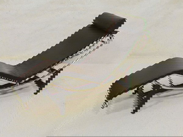 LE CORBUSIER Chaise Lounge. Black Leather Cushion: LE CORBUSIER Chaise Lounge. Black Leather Cushions on Chromed Steel Frame. Dimensions: H: 32 inches: W: 22.5 inches: L: 63 inches Condition (General): Excellent condition. Please contact us with speci