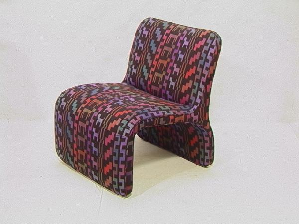 Roger Sprunger Armless Lounge Chair. Dog pattern: Roger Sprunger Armless Lounge Chair. Dog pattern upholstery. Dimensions: H: 30 inches: W: 36.5 inches: D: 28 inches Condition (General): Very Good Condition. Please contact us with specific questions