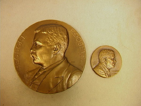 2 Pcs. THEODORE ROOSEVELT Art Bronze Medals. (1): 2 Pcs. THEODORE ROOSEVELT Art Bronze Medals. (1) MORGAN/FRASER, Inaugurated 1905. (2) J.E. FRASER, 1920 Memorial. 2 PCS.-- Dimensions: H: 3 inches --- Condition (General): Very Good Condition. Please 