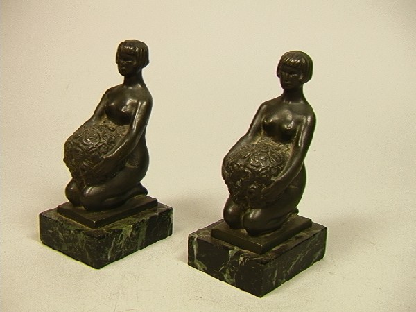 Pr ART DECO Bronze Patinated Metal Bookends. Nude: Pr ART DECO Bronze Patinated Metal Bookends. Nude with Flower Basket. Unsigned.-- Dimensions: H: 6 inches: W: 2.75 inches: D: 3.5 inches --- Condition (General): Very Good Condition. Green Black marbl