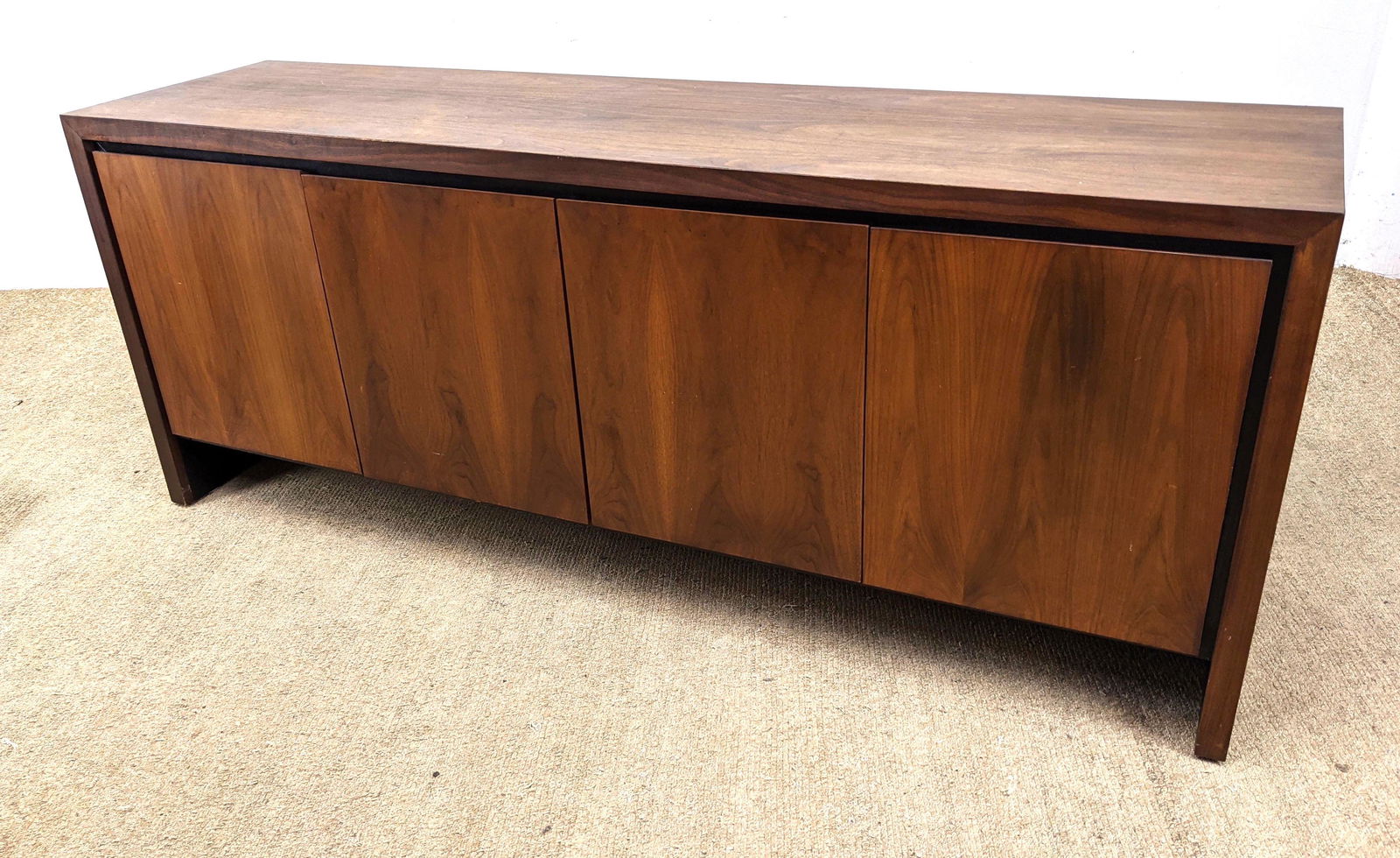 DILLINGHAM American Modern Credenza Sideboard. (1 of 9)
