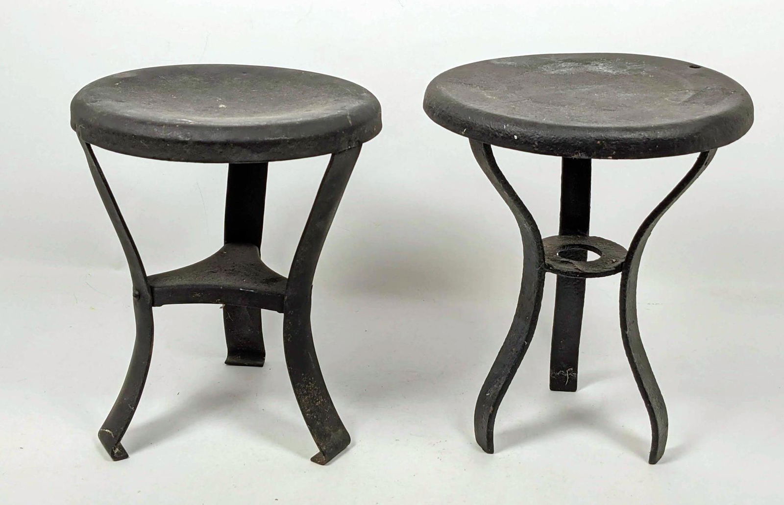 2pc Industrila Iron round outdoor small tables stands. (1 of 11)