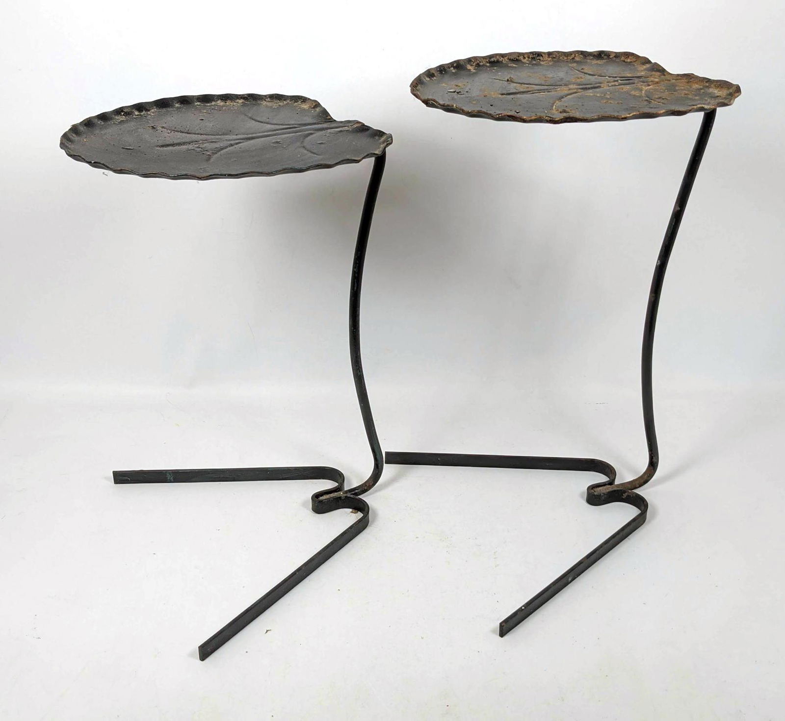 2pc Nesting  SALTERINI Painted Iron Leaf Stands Tables. (1 of 11)
