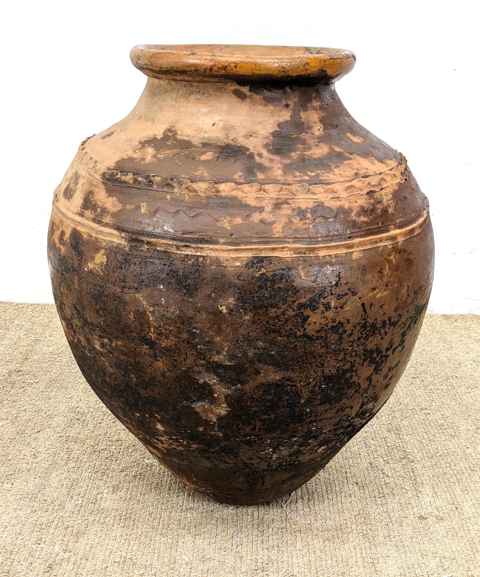 Large Terra-cotta Garden Urn Pot. Oil Jar. (1 of 13)