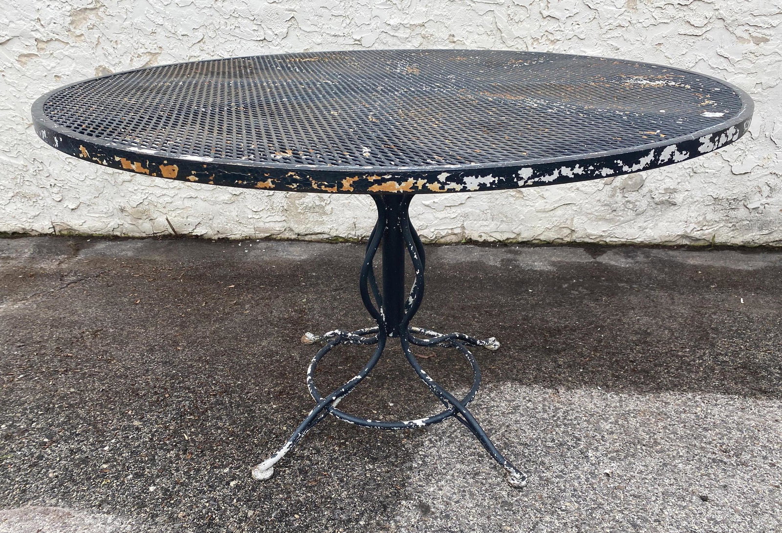 Russell Woodard Style Outdoor Dining Table. (1 of 7)