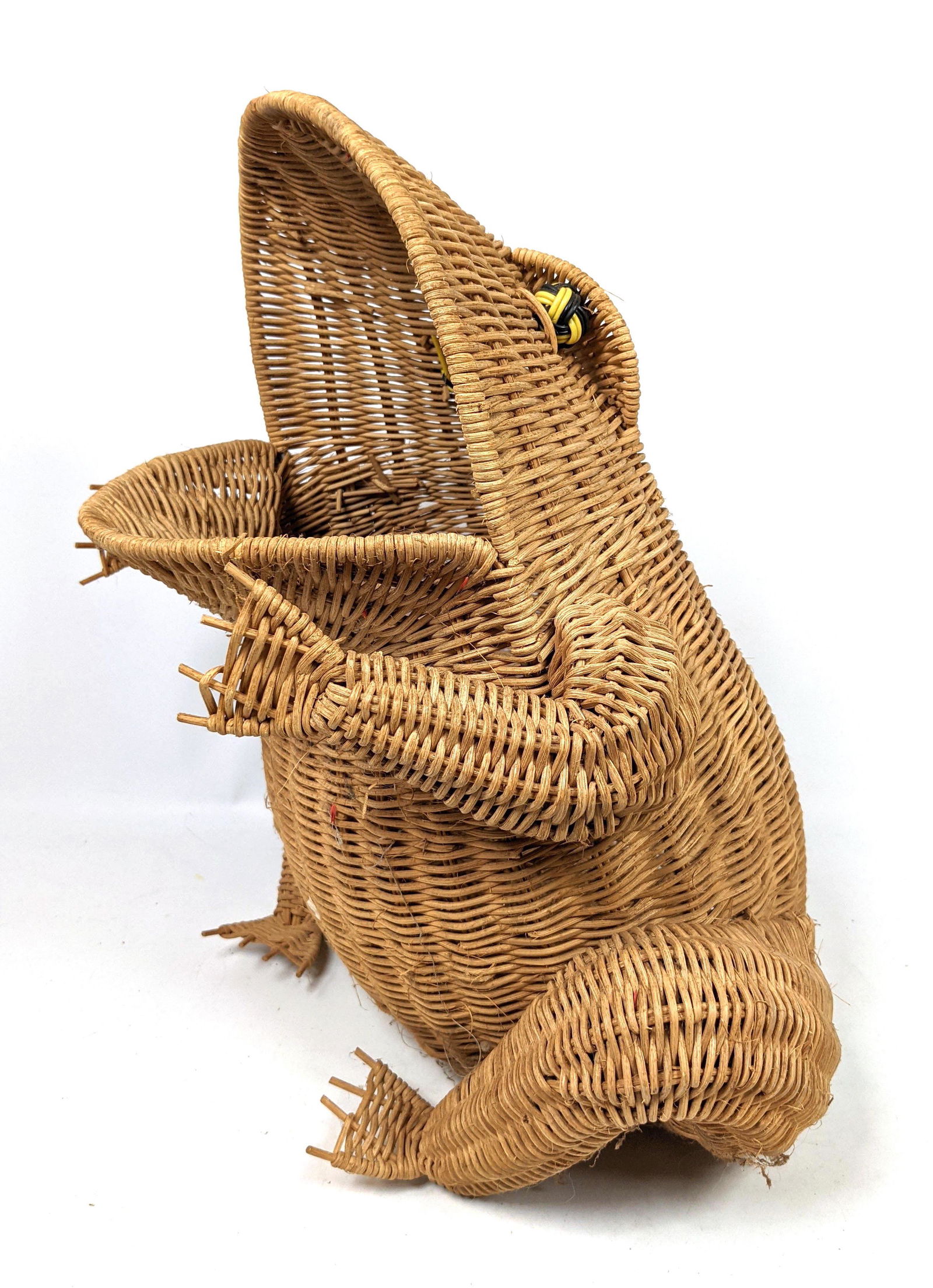 Woven Wicker Frog Hamper. (1 of 11)