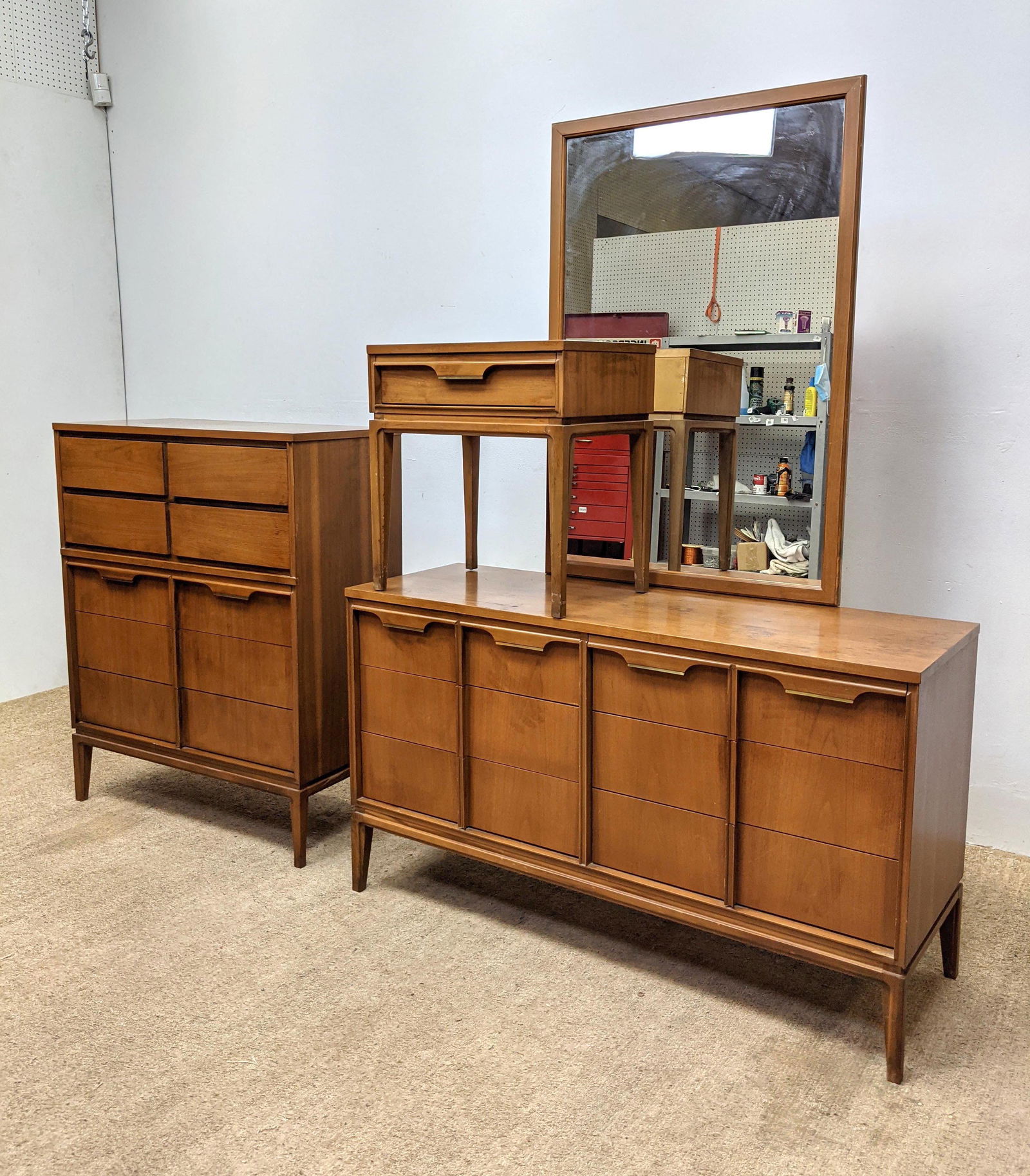 4pc BASIC-WITZ Bedroom Set. American Modern Walnut High (1 of 18)