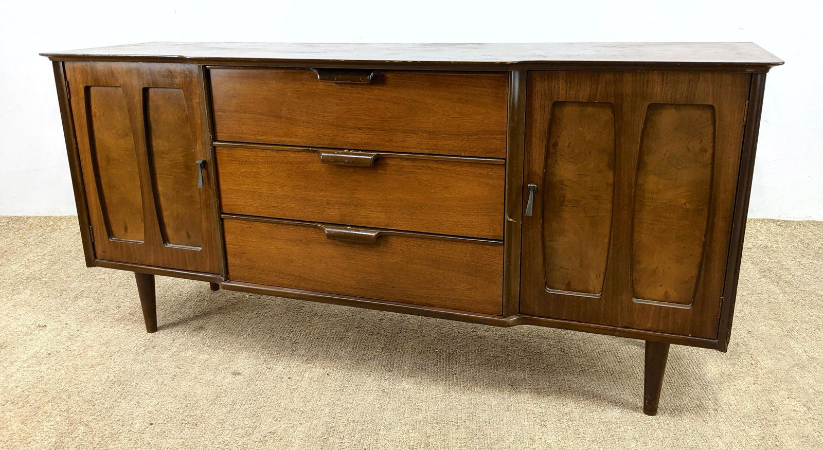 STANLEY American Modern Credenza Dresser. Decorative pa (1 of 16)