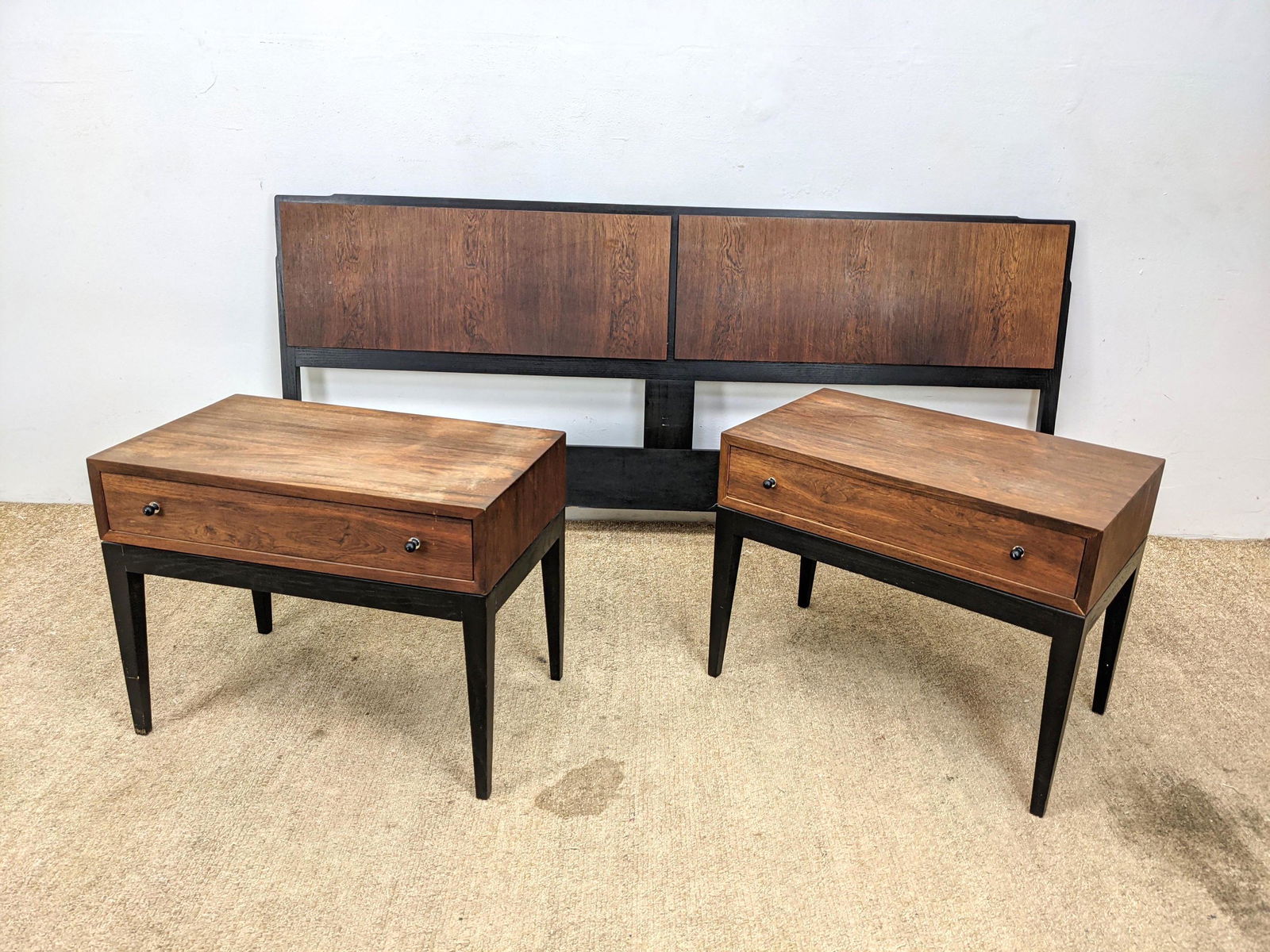 3pc Rosewood Bedroom. Pr Night stands. King Headboard. (1 of 20)